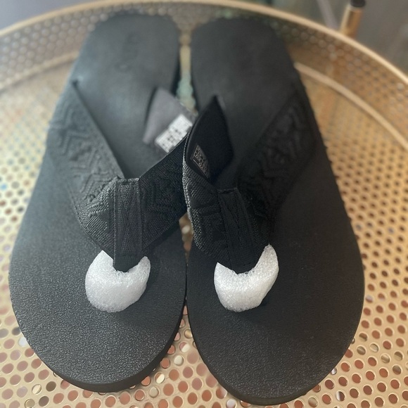 Qleyo Black Slippers, Size 10 US, Size 41 EU, NWO Box - Picture 2 of 4
